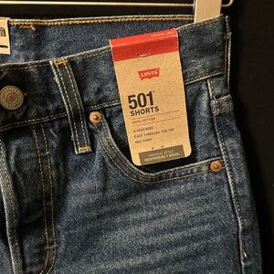 Levi’s Women’s 501 Mid Thigh Medium Dark Wash Shorts Sz 23 NWT